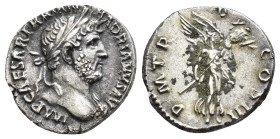 IMPERIO ROMANO. ADRIANO. Denario. Roma (120-121). A/ Cabeza laureada y drapeada al hombro a der.; IMP CAESAR TRAIAN HADRIANVS AVG. R/ Victoria con tro...