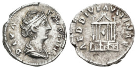IMPERIO ROMANO. FAUSTINA LA MAYOR (bajo Antonino Pío). Denario. Roma (141). A/ Busto drapeado a der.; DIVA FAVSTINA. R/ Templo con estatua de Faustina...
