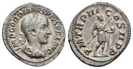 IMPERIO ROMANO. GORDIANO III. Denario. Roma (241-243). A/ Busto laureado y drapeado a der.; IMP GORDIANVS PIVS FEL AVG. R/ El emperador en traje milit...