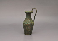 ARQUEOLOGÍA. ETRUSCOS. Olpe (siglo V a.C.). Bronce. Altura 12 cm.

Ex colección Cores.