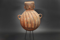 ARQUEOLOGÍA. PREHISPÁNICO. Cultura Huari. Vasija antropomorfa (700-1100). Cerámica. Altura 43 cm. Adjunta certificado de termoluminiscencia QED Labora...