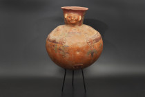 ARQUEOLOGÍA. PREHISPÁNICO. Cultura Huari. Vasija antropomorfa (700-1100). Cerámica. Altura 33 cm. Adjunta certificado de termoluminiscencia QED Labora...