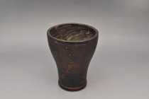 ARQUEOLOGÍA. PREHISPÁNICO. Cultura Inca colonial. Kero con decoración policromada (siglo XVI). Madera. Altura 15,5 cm. Diámetro 12,5 cm.

Ex subasta...