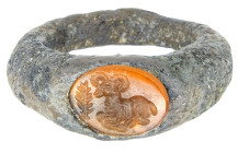 ARQUEOLOGÍA. PRÓXIMO ORIENTE. Imperio Sasánida. Anillo con entalle que muestra un carnero recostado delante de una palma (siglo IV d.C.). Plata y corn...