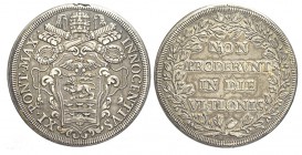 Roma Piastra 1676-1689

Roma, Innocenzo XI (1676-1689), Piastra, Ag mm 45 g 31,85, piccola sfogliatura di metallo sul contorno ad ore 12 (escludiamo...