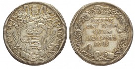 Roma Testone 1685

Roma, Innocenzo XI, Testone 1685, Ag mm 32 g 9,07, lieve schiacchitura sul bordo SPL