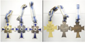 Germany Croci delle madri Tedesche

Germany - Serie delle 3 croci per le madri tedesche in bronzo, argentata e dorata, SPL+