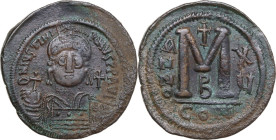 Justinian I (527-565). AE Follis. Constantinople mint, 4th officina. Dated year RY 15 (541/2). Obv. DN IVSTINIANVS PP AVC. Helmeted and cuirassed bust...