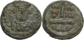Heraclius (610-641). AE Decanummium. Catania mint. Obv. Crowned, draped and cuirassed bust facing, holding globus cruciger. Rev. Large I; A/N/N/O to l...