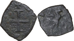 Genova. Repubblica (1139-1339). Quartaro. CNI 4/24 e 27/32; MIR (Piem. Sard. Lig. Cors.) 22/25. AE. 0.95 g. 14.00 mm. NC. MB+/qBB.