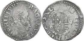 Napoli. Filippo II di Spagna (1556-1598). Tarì con sigle IBR / VP. P/R 24a; MIR (Napoli) 175/1. AG. 5.83 g. 26.50 mm. Schiacciature da conio, altrimen...