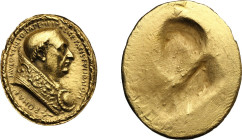 Paolo II (1464-1471), Pietro Barbo. Medaglia ovale unifacie fusa. AU. 18.06 g. 43x38 mm. BB+. Fusione grezza di epoca successiva tratta probabilmente ...