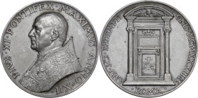 Pio XI (1922-1939), Achille Ratti. Medaglia annuale, A. XII. D/ PIVS XI PONTIFEX MAXIMVS ANNO XII. Busto a sinistra con berrettino e piviale; sotto, M...