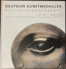 Dräger, Ulf Deutsche Kunstmedaillen des 20. Jahrhunderts. Aus der Sammlung des Landesmünzkabinetts Sachsen-Anhalt. Halle 1996. Cartonato ed. pp. 167, ...