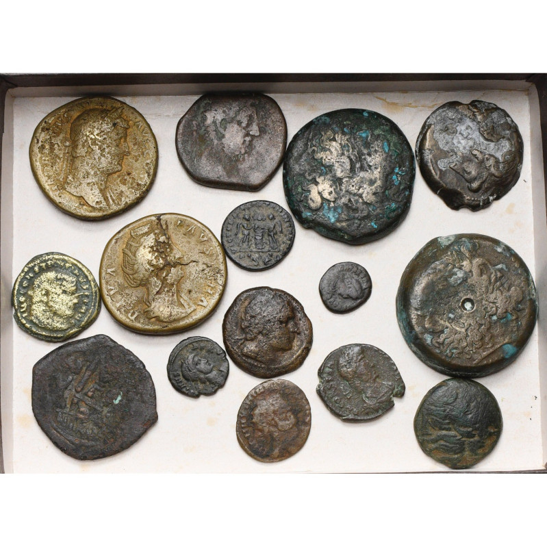 lot de 15 bronzes, dont: Littoral de la Mer noire, Olbia, T. de Borysthène/Scept...