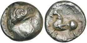 TRANSYLVANIE, AR tétradrachme. Type Baumreiter. D/ T. l., barbue à d. R/ Cavalier casqué, ten. un objet en forme de branche, menant son cheval au pas ...