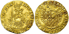 BRABANT, Duché, Charles Quint (1506-1555), AV réal d'or, s.d. (1546-1556), Anvers. Ponctuation par points. D/ L'empereur couronné de f., ten. l'épée e...