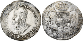 BRABANT, Duché, Philippe II (1555-1598), AR demi-écu Philippe, 1572, Anvers. D/ B. cuir. à g. R/ Ecu couronné sur une croix de Bourgogne, entre deux b...