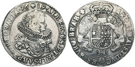 BRABANT, Duché, Albert et Isabelle (1598-1621), AR ducaton, 1619, Bruxelles. D/ B. accolés des archiducs à d. R/ Ecu couronné, tenu par deux lions, au...