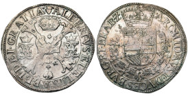 BRABANT, Duché, Albert et Isabelle (1598-1621), AR patagon, s.d. (1612-1621), Anvers. D/ Croix de Bourgogne sous une couronne, portant le bijou de la ...