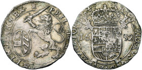 TOURNAI, Seigneurie, Philippe IV (1621-1665), AR escalin, 1652. D/ Lion deb. à g., ten. une épée et un écu ovale d'Autriche-Bourgogne. R/ Ecu couronné...