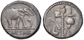 Cesare (+ 44 a.C.) Denario (zecca itinerante o gallica, 49-48 a.C.) Elefante andante a d. - R/ Strumenti sacrificali - B. 9; Cr. 443/1 AG (g 3,99)

...