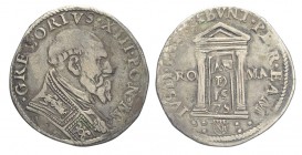 Roma Testone 1575

Roma, Gregorio XIII, Testone 1575, Ag mm 30,5 g 9,20 da montatura altrimenti BB