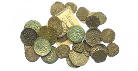 Medievali Lotto

Lotto di 33 monete medievali/rinascimentali da catalogare, in prevalenza di area milanese. Argento, mistura o rame. In aggiunta una...