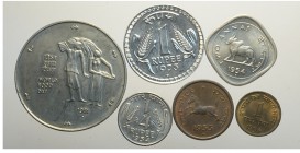 India Lot

India Republic, Lotto di 6 monete, segnaliamo: Rupee 1973B KM-75.2 Proof, 10 Rupees 1981 (b) KM-196 SPL-FDC, 2 Annas 1954 (b) KM-4.2 FDC