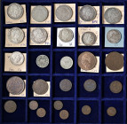 UMBERTO I (1878-1900) - Lotto multiplo di 27 monete
Argento, Nickel e Rame
Gigante 25, 26, 27, 28, 30, 31, 34 (non comune), 36 (non comune), 38, 40,...