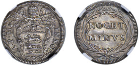 INNOCENZO XI, Benedetto Odescalchi (1676-1689) - Grosso riformato s.d., Roma
Argento - 1,42 gr.
Dritto: Stemma poligonale con fogliami, chiavi con c...