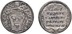 INNOCENZO XII, Antonio Pignatelli (1691-1700) - 1/2 Grosso 1692, Roma
Argento - 0,61 gr.
Dritto: Stemma poligonale sormontato da triregno e chiavi d...