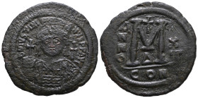 Justinian I - Follis (527-563, Constantinople)
A/ D N IVSTINIANVS PP AVG. Full-face helmeted bust holding a globe surmounted by a cross. A cross in t...