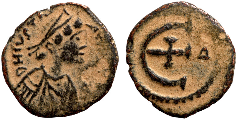 Byzantine coin Byzanz. Artifically patinated

16mm 1,79g