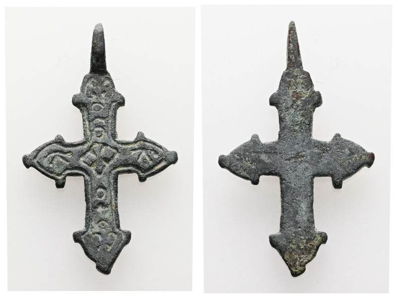 Pendant Cross. Middle Byzantine, 10thC-11thC.
Cross necklace; bronze; arms round...