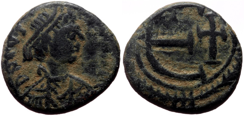 Justinian I (527-565) AE Pentanummium (Bronze, 2.60g, 15mm) Rome, 562-565 
Obv: ...