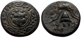 Kings of Macedon, Antigonos I Monophthalmos 320-301 BC AE (Bronze, 3.67g, 16mm) Salamis, under Demetrios I Poliorketes
Obv: Macedonian shield, boss de...