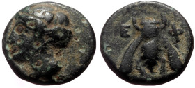Ionia, Ephesos AE (Bronze, 1.20g, 11mm) ca 375-325 BC
Obv: E - Φ, Bee with straight wings
Rev: Female head (Artemis?) left, wearing stephane.
Ref: BMC...