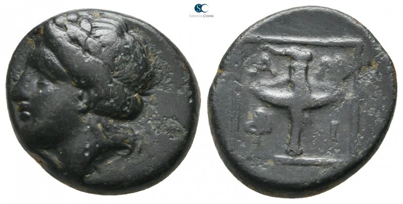 Macedon. Amphipolis circa 410-357 BC. 
Bronze Æ

18 mm., 5,36 g.



nearl...