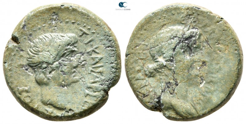 Macedon. Thessalonica. Tiberius and Livia AD 14-37. 
Bronze Æ

23 mm., 9,07 g...