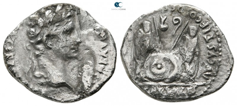 Augustus 27 BC-AD 14. Lugdunum
Denarius AR

19 mm., 3,10 g.



nearly ver...