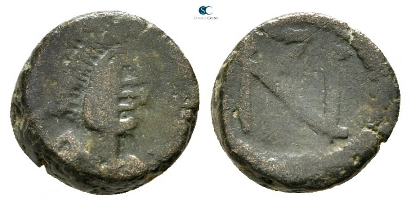 Zeno, second reign AD 476-491. Uncertain mint
Nummus Æ

9 mm., ,93 g.



...