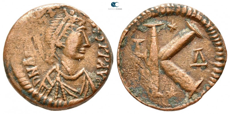 Anastasius I AD 491-518. Constantinople
Half follis Æ

19 mm., 4,49 g.


...