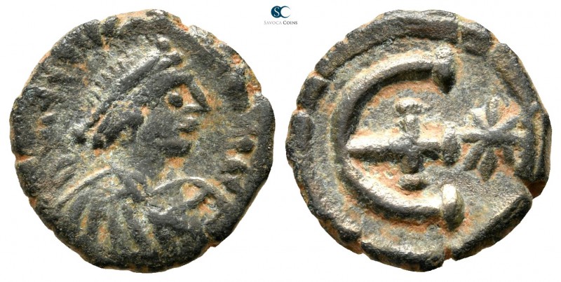 Justinian I AD 527-565. Theoupolis (Antioch)
Pentanummium Æ

15 mm., 1,71 g....