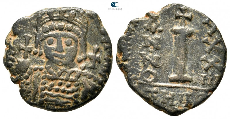 Justinian I AD 527-565. Theoupolis (Antioch)
Decanummium Æ

19 mm., 4,18 g.
...