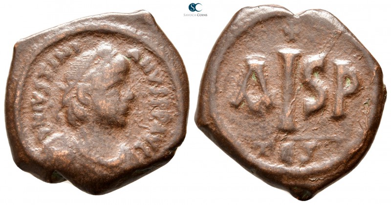 Justinian I AD 527-565. Thessalonica
16 Nummi Æ

24 mm., 7,36 g.



very ...