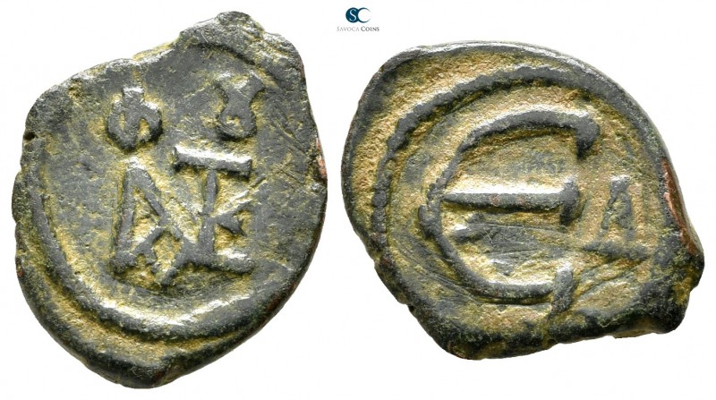 Justin II AD 565-578. Byzantine
Pentanummium Æ

17 mm., 1,78 g.



very f...