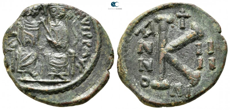 Justin II and Sophia AD 565-578. Constantinople
Half follis Æ

24 mm., 5,47 g...