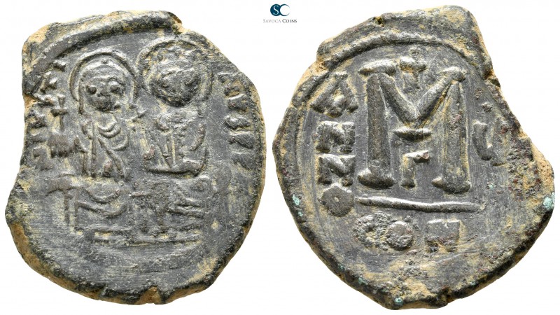 Justin II and Sophia AD 565-578. Constantinople
Follis Æ

30 mm., 15,04 g.
...