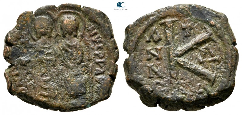 Justin II and Sophia AD 565-578. Thessalonica
Half follis Æ

19 mm., 4,96 g....